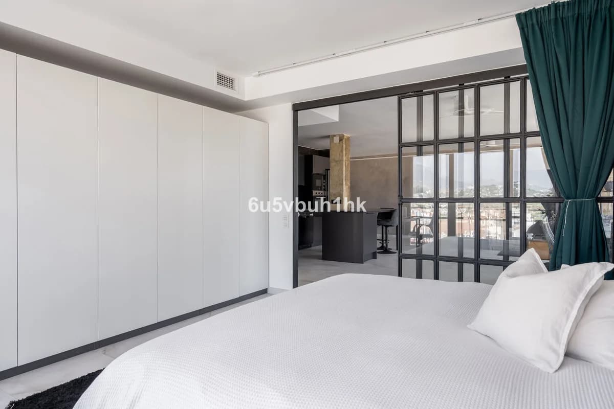 2 Bedroom Middle Floor Apartment for Sale in Las Lagunas, Málaga - Image 8