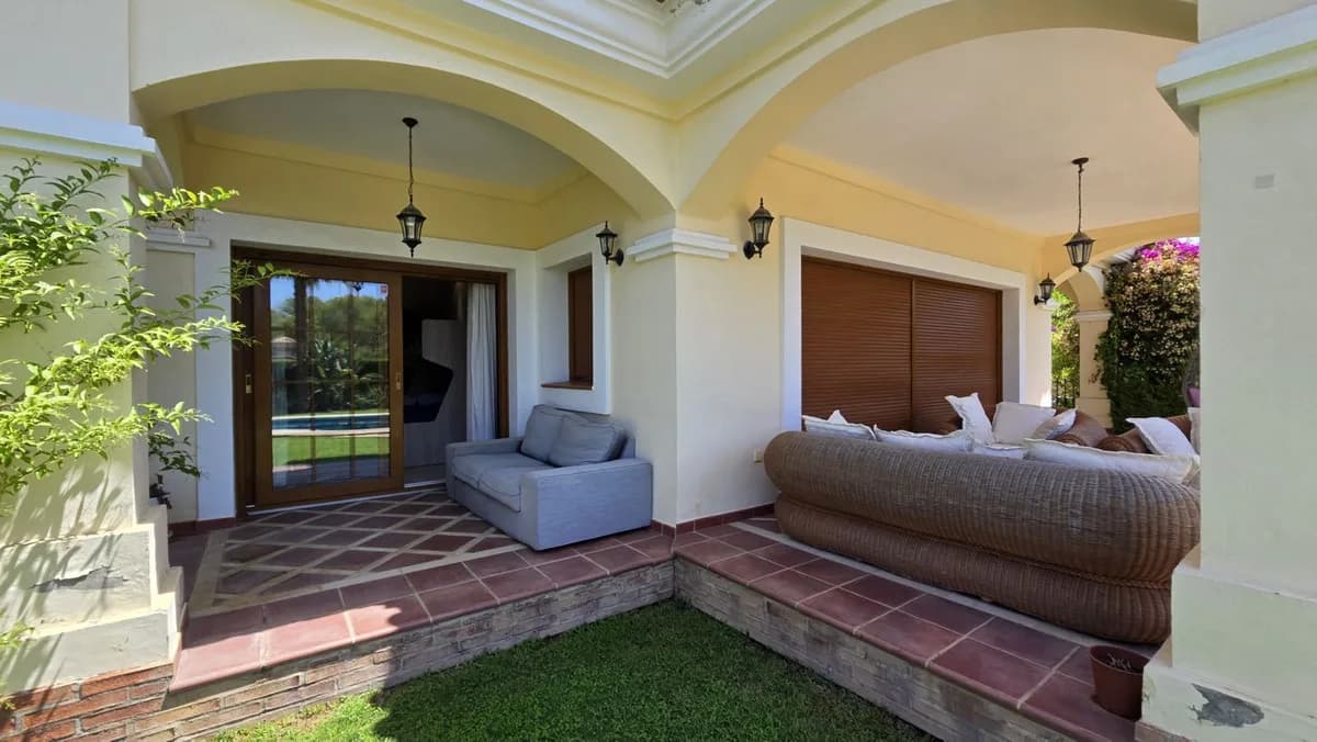 5 Bedroom Detached Villa for Sale in Calahonda, Málaga - Image 4