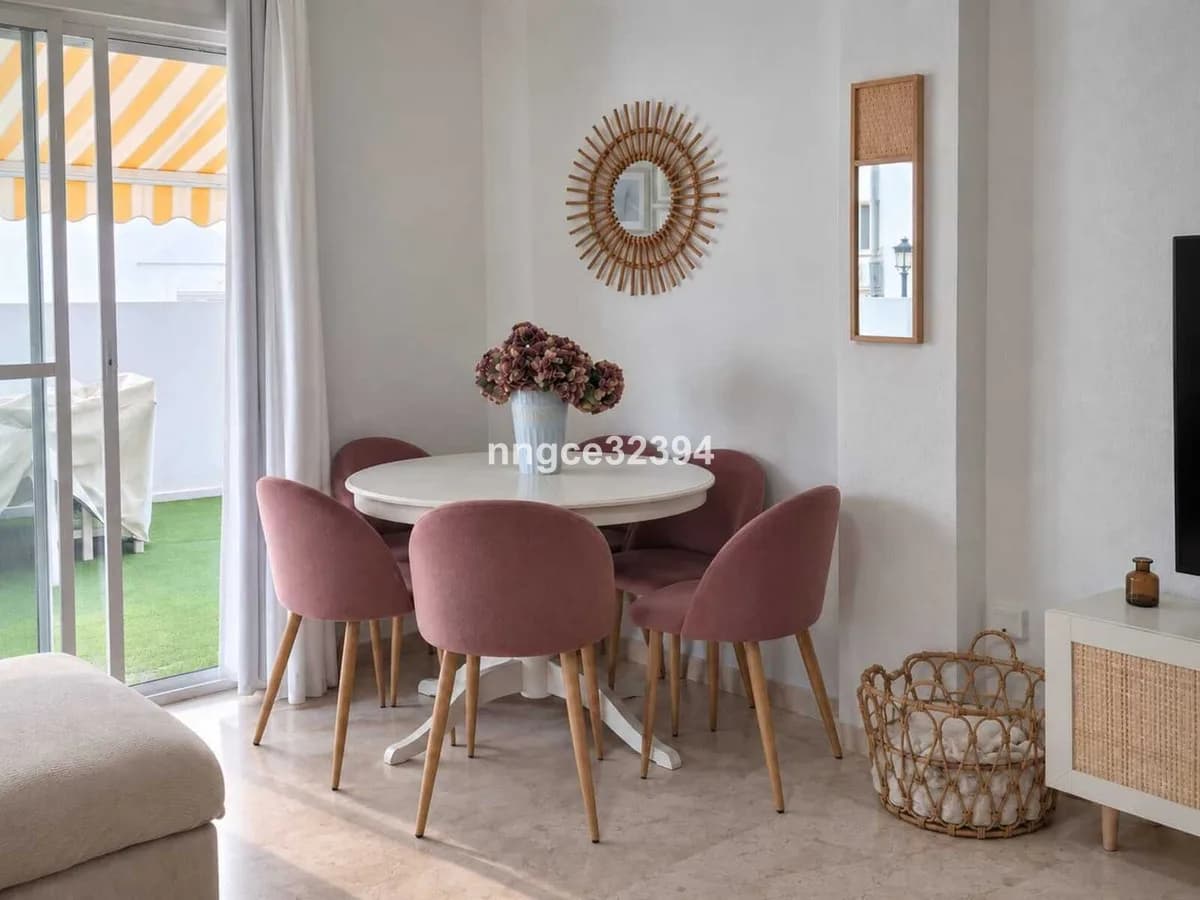 3 Bedroom Ground Floor Apartment for Sale in Benahavís, Málaga - Image 8