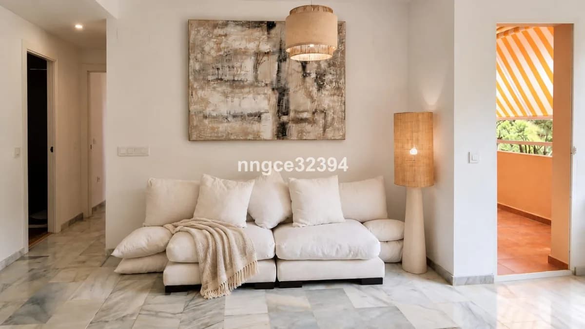 2 Bedroom Middle Floor Apartment for Sale in New Golden Mile, Málaga - Image 3