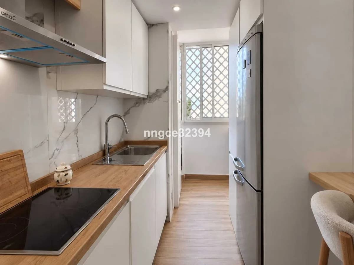 2 Bedroom Middle Floor Apartment for Sale in New Golden Mile, Málaga - Image 7
