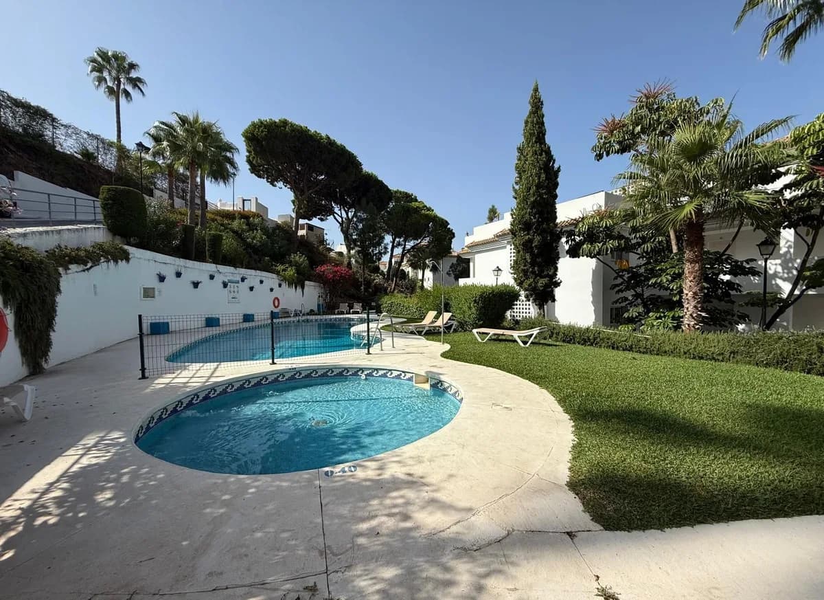 2 Bedroom Ground Floor Apartment for Sale in Calahonda, Málaga