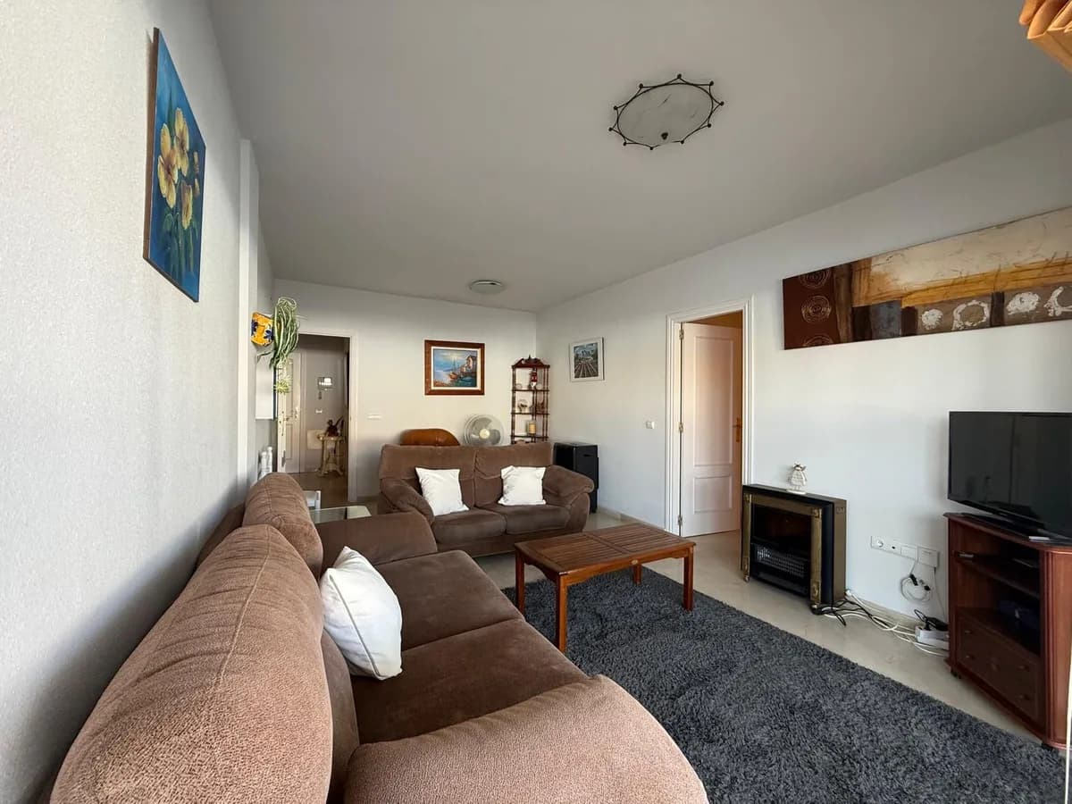 2 Bedroom Ground Floor Apartment for Sale in Calahonda, Málaga - Image 2