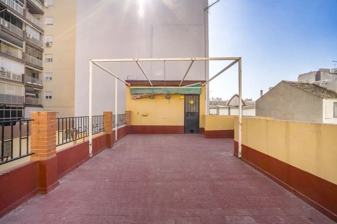 5 Bedroom Duplex for Sale in La Trinidad, Málaga - Image 4