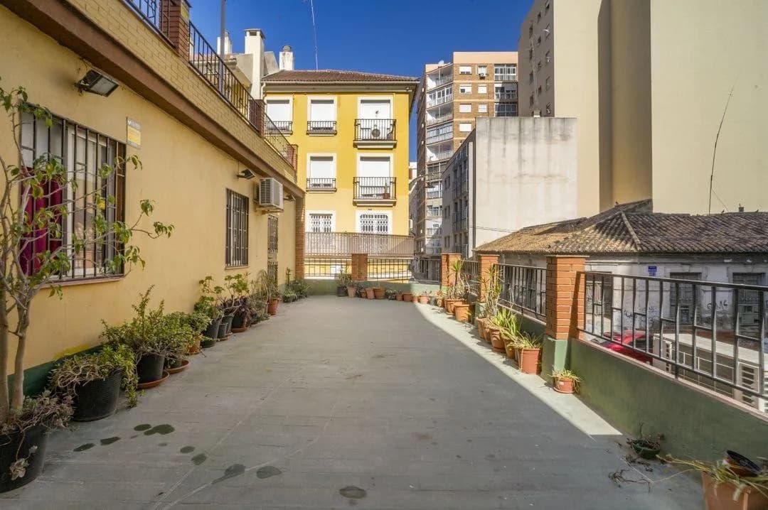 5 Bedroom Duplex for Sale in La Trinidad, Málaga - Image 5