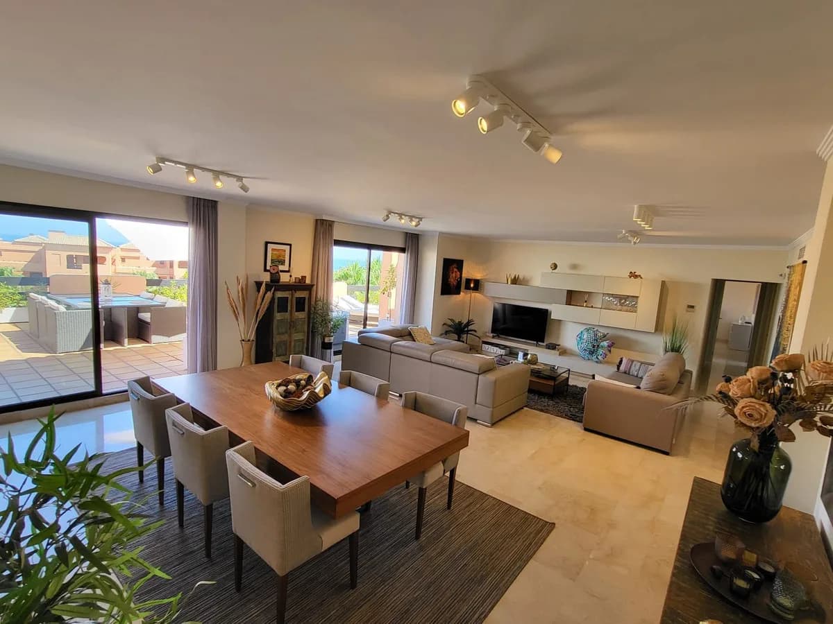 3 Bedroom Penthouse for Sale in Casares, Málaga - Image 2