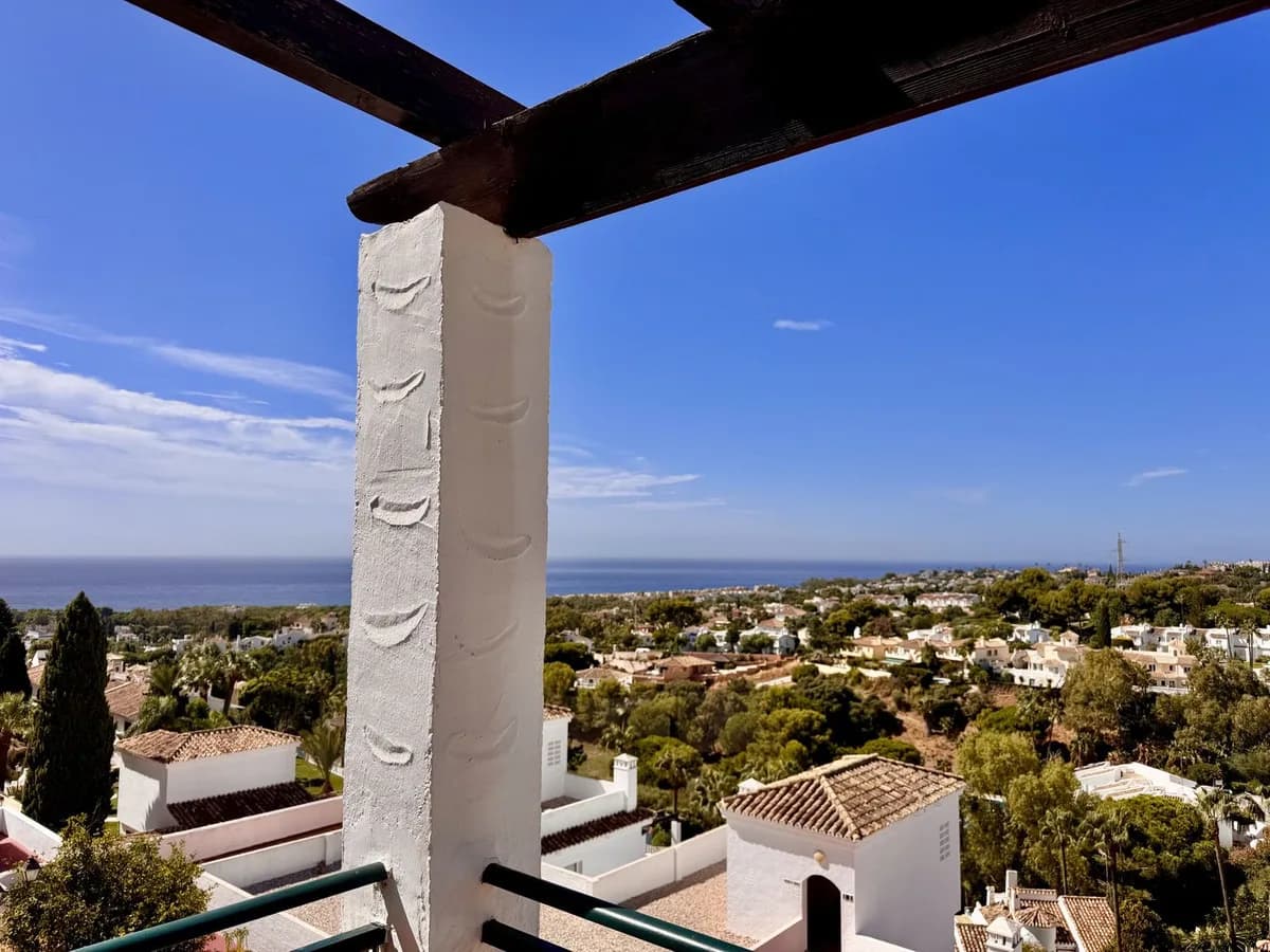 2 Bedroom Penthouse for Sale in Calahonda, Málaga - Image 3
