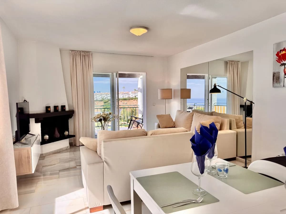 2 Bedroom Penthouse for Sale in Calahonda, Málaga - Image 5