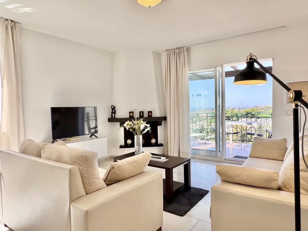 2 Bedroom Penthouse for Sale in Calahonda, Málaga - Image 8