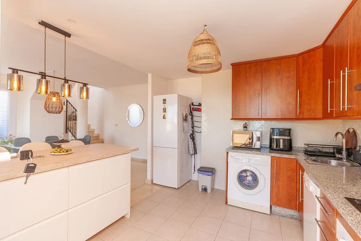 2 Bedroom Penthouse for Sale in Elviria, Málaga - Image 3