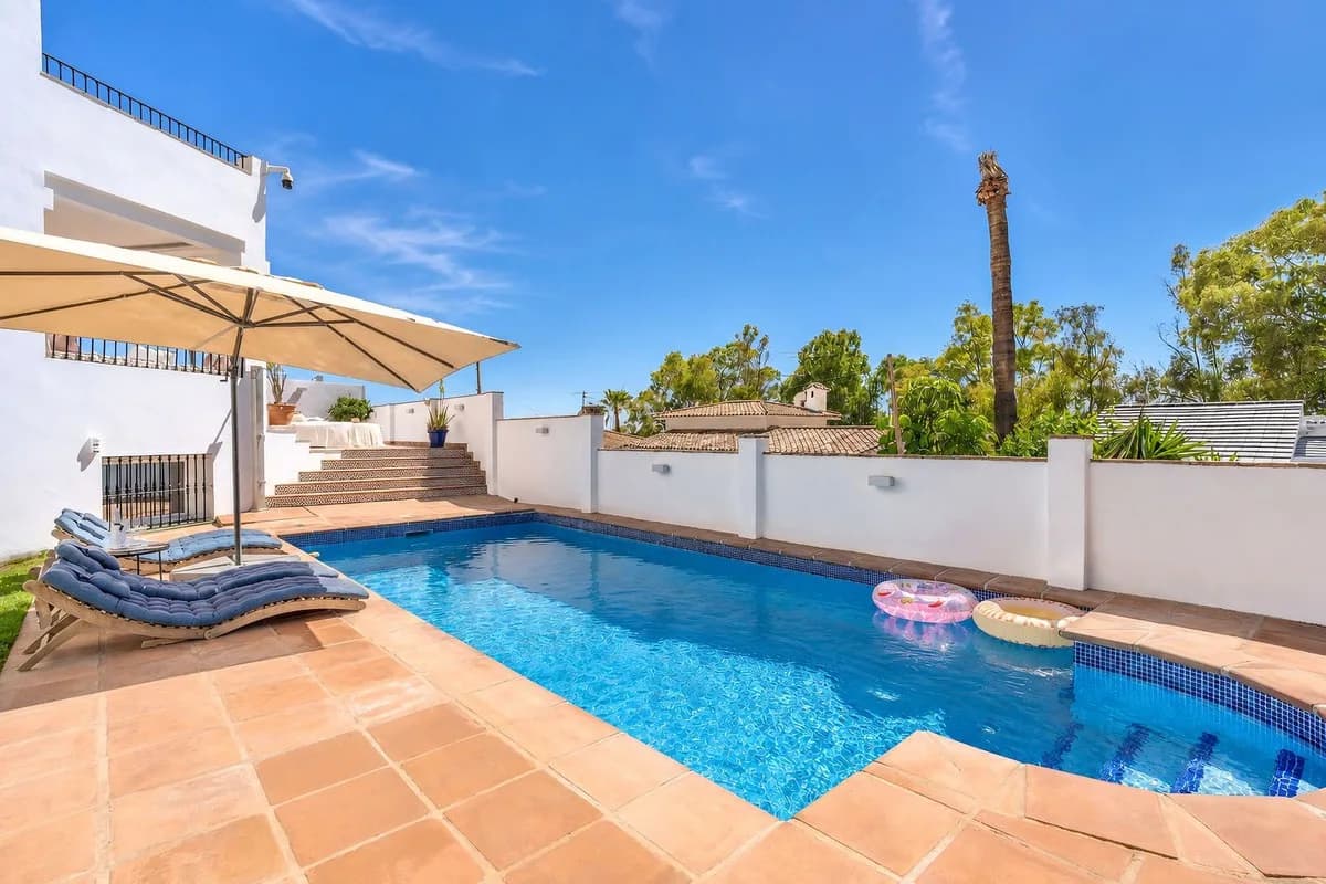4 Bedroom Detached Villa for Sale in Nueva Andalucía, Málaga - Image 8