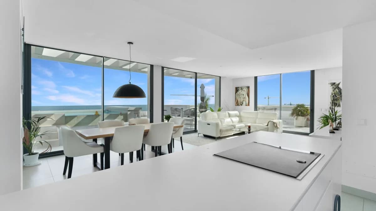 3 Bedroom Penthouse for Sale in Fuengirola, Málaga - Image 6