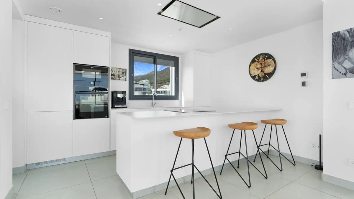 3 Bedroom Penthouse for Sale in Fuengirola, Málaga - Image 9