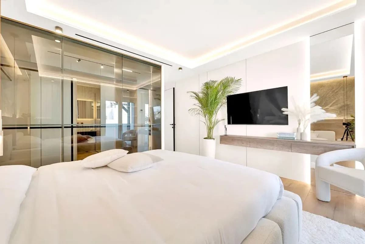 3 Bedroom Middle Floor Apartment for Sale in Nagüeles, Málaga - Image 9