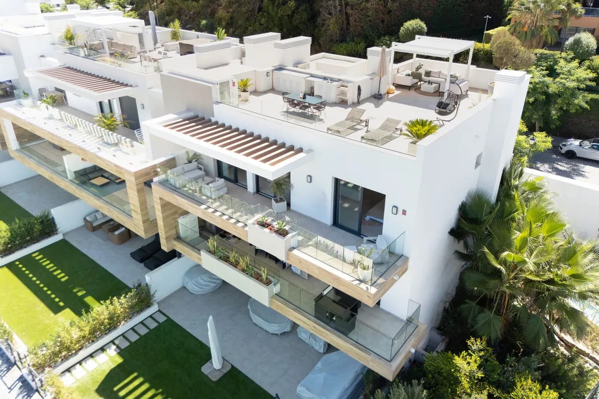 3 Bedroom Penthouse for Sale in New Golden Mile, Málaga - Image 2
