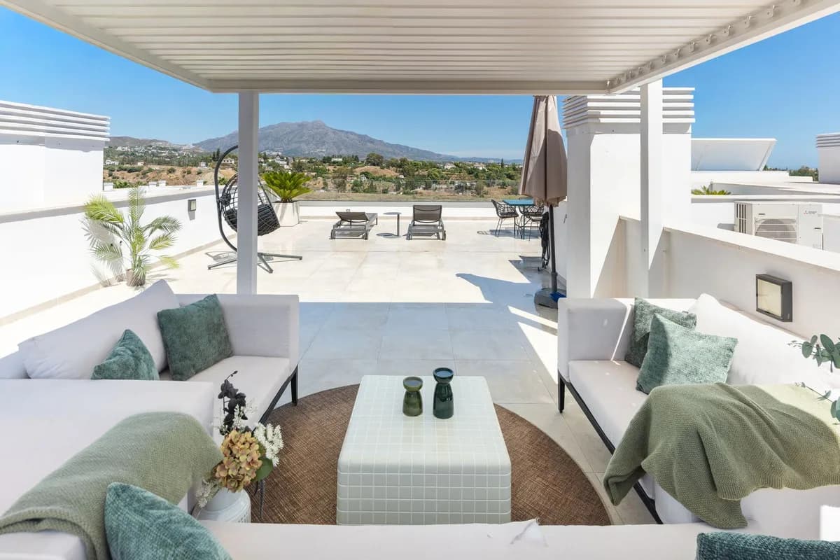 3 Bedroom Penthouse for Sale in New Golden Mile, Málaga - Image 3
