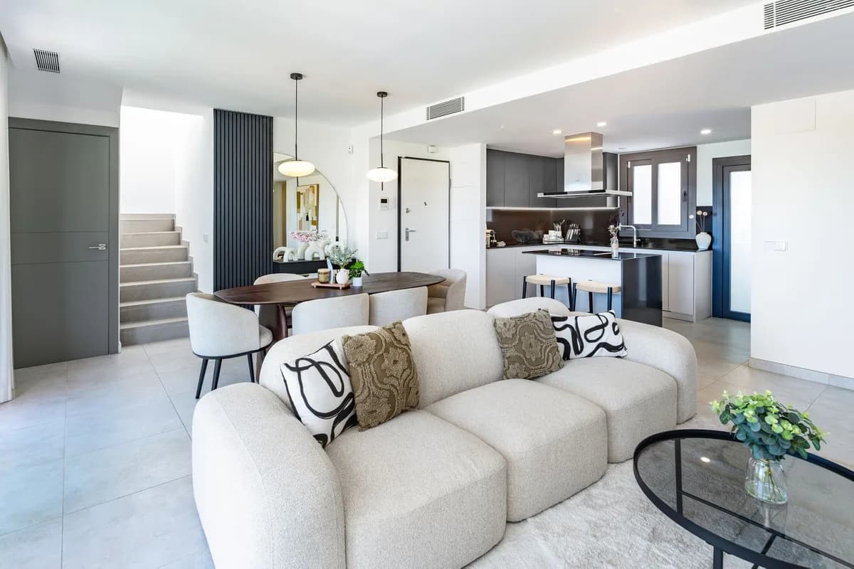 3 Bedroom Penthouse for Sale in New Golden Mile, Málaga - Image 5