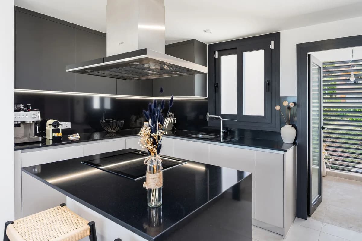 3 Bedroom Penthouse for Sale in New Golden Mile, Málaga - Image 7