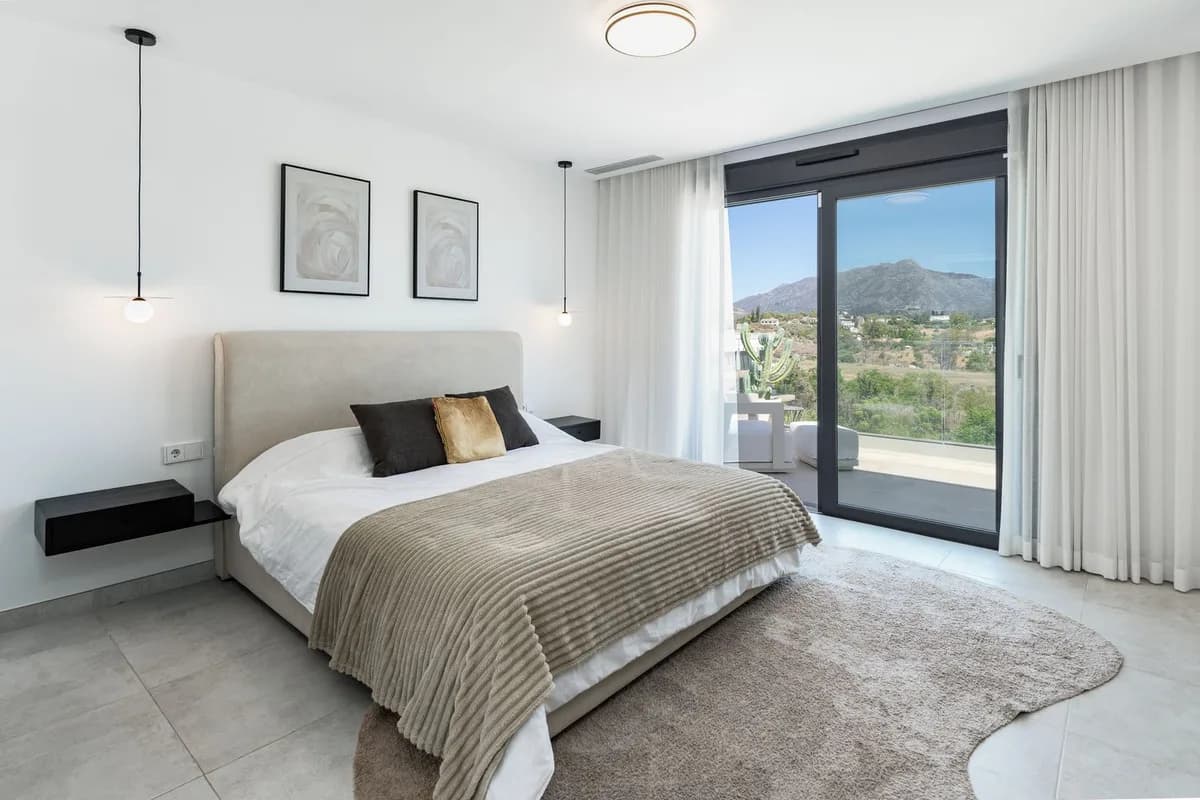 3 Bedroom Penthouse for Sale in New Golden Mile, Málaga - Image 9