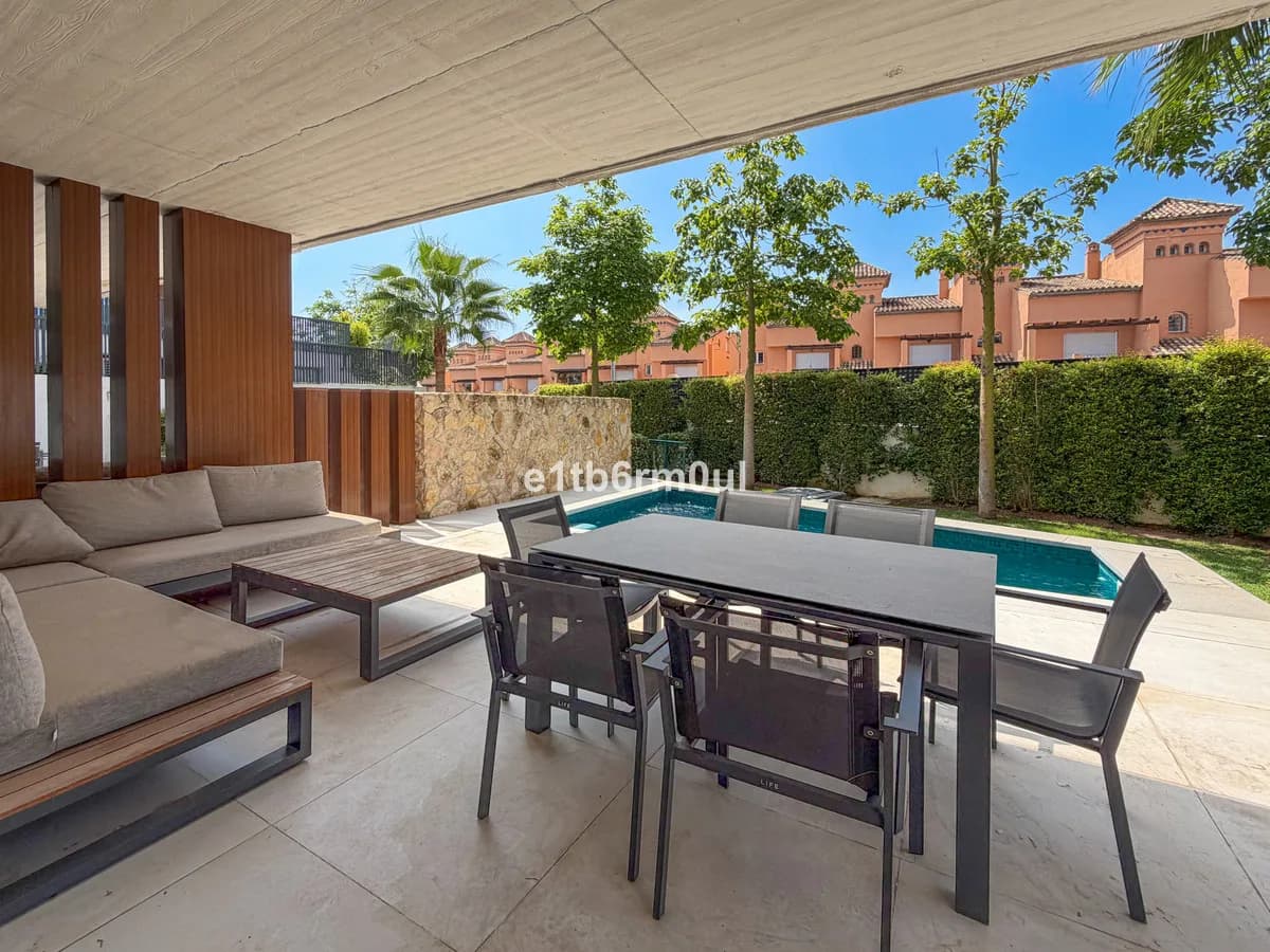 4 Bedroom Semi-Detached House for Sale in The Golden Mile, Málaga - Image 2