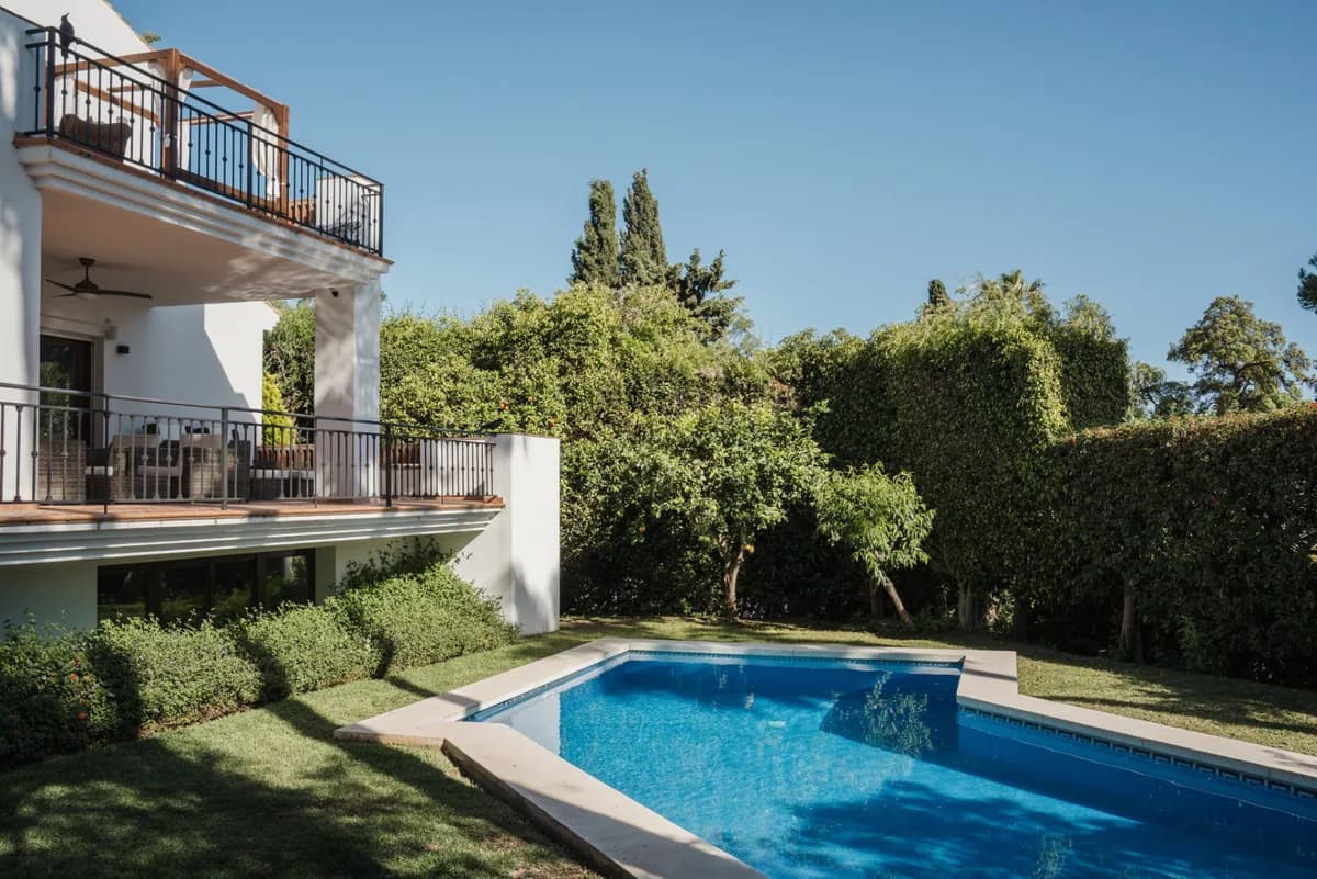 4 Bedroom Detached Villa for Sale in El Rosario, Málaga - Image 2
