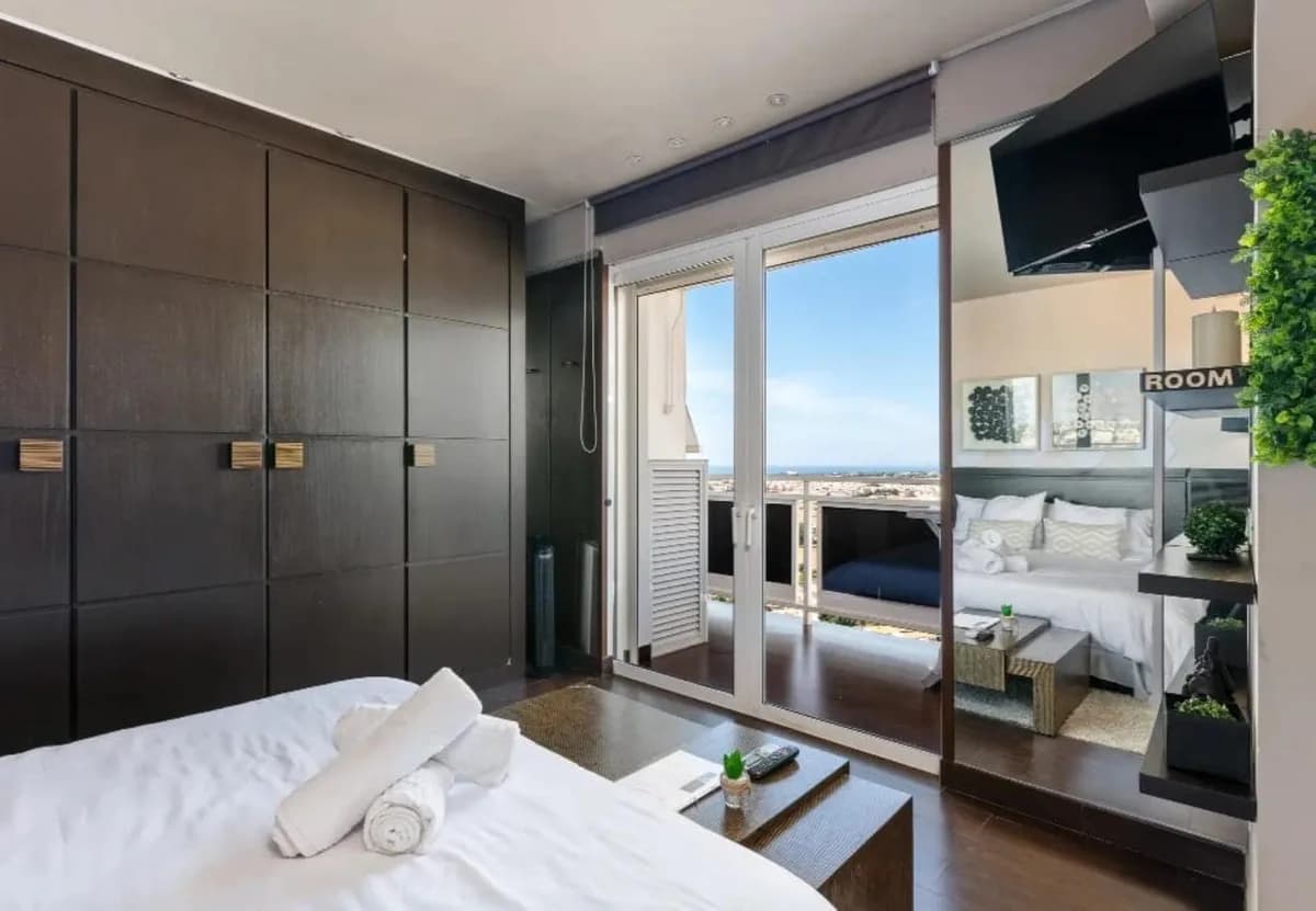 1 Bedroom Top Floor Apartment for Sale in Marbella, Málaga - Image 6