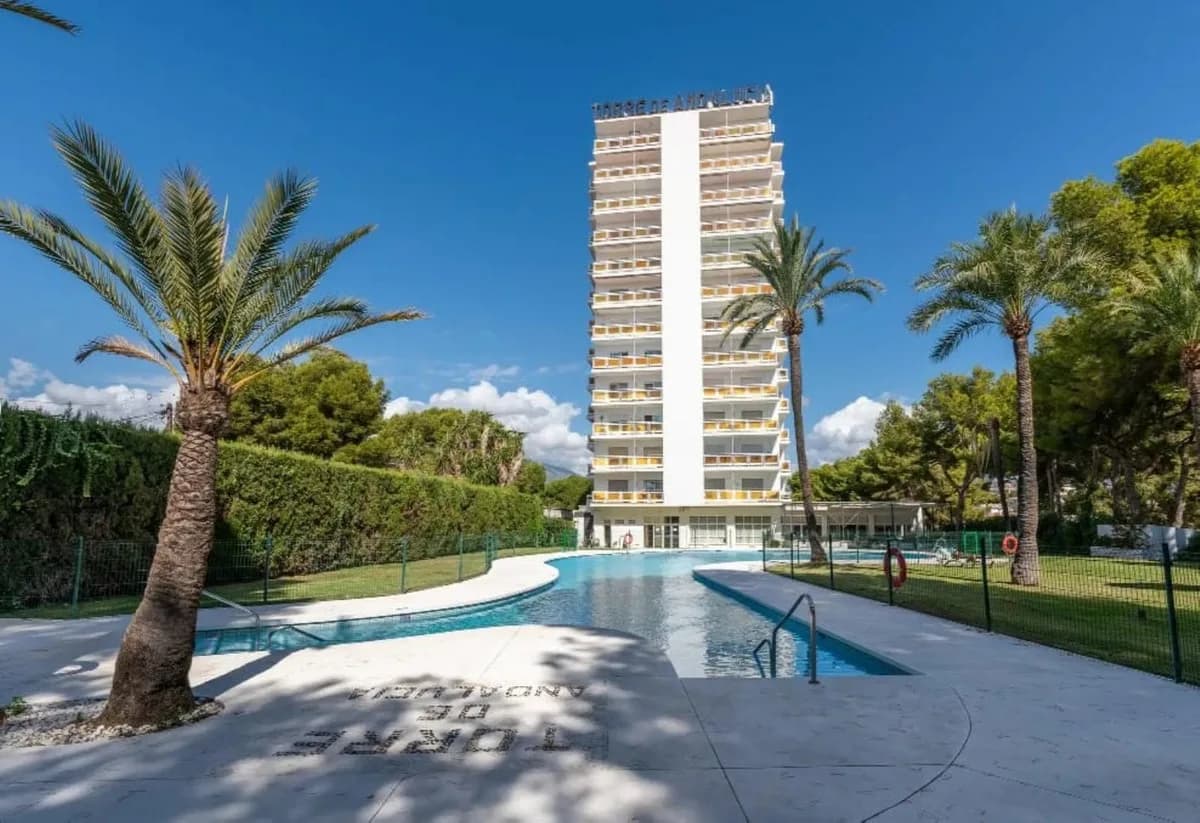1 Bedroom Top Floor Apartment for Sale in Marbella, Málaga - Image 8