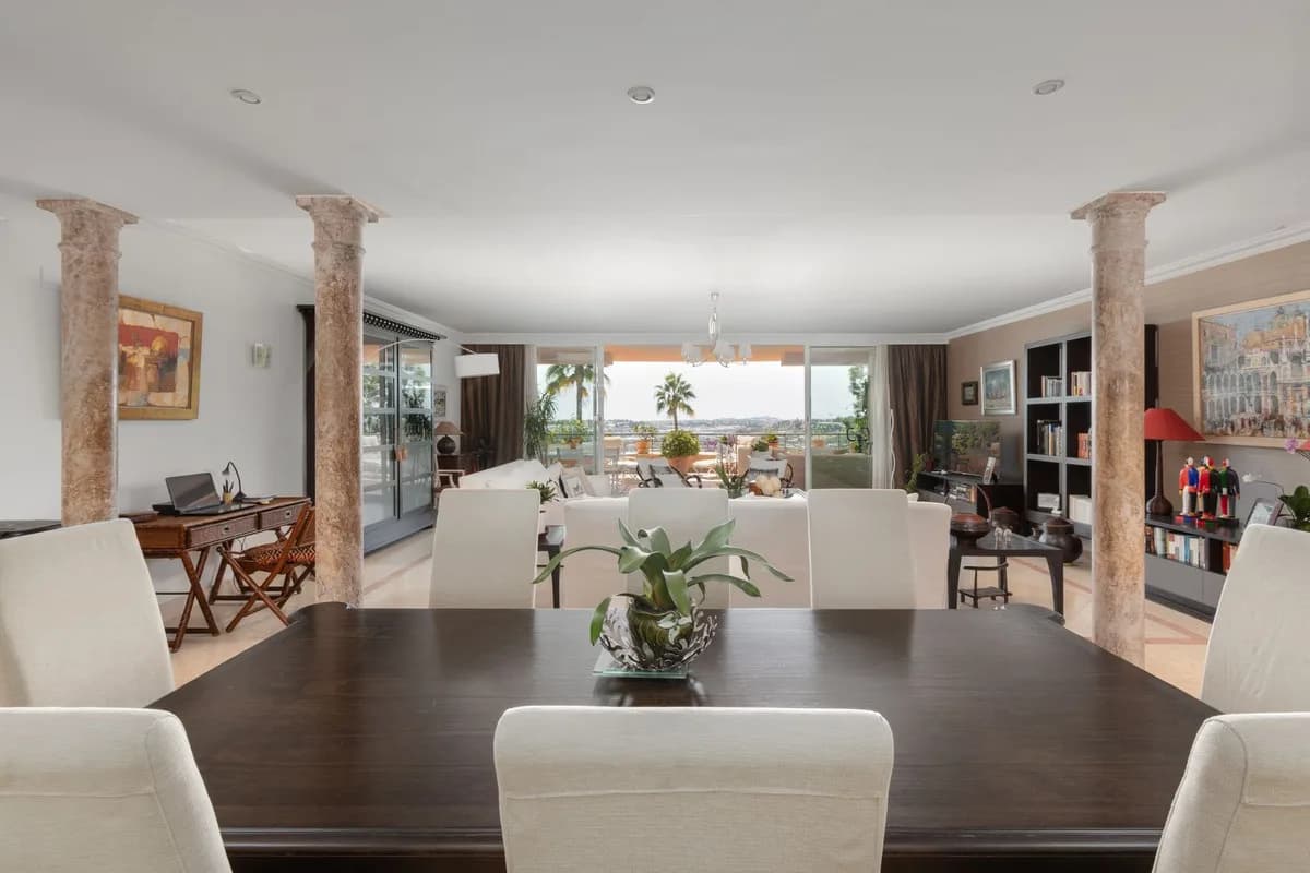 3 Bedroom Middle Floor Apartment for Sale in Nueva Andalucía, Málaga - Image 3