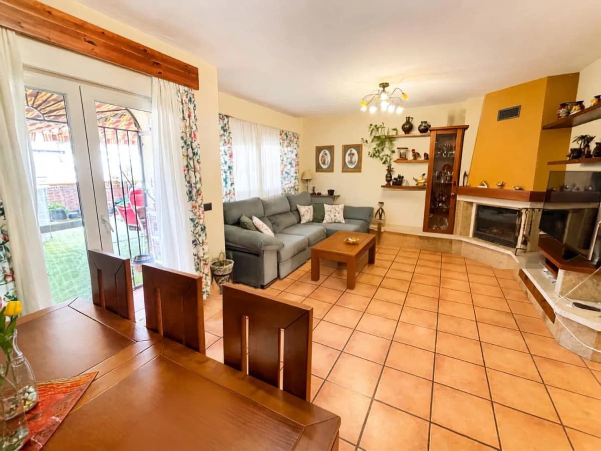 3 Bedroom Townhouse for Sale in Alhaurín de la Torre, Málaga - Image 5