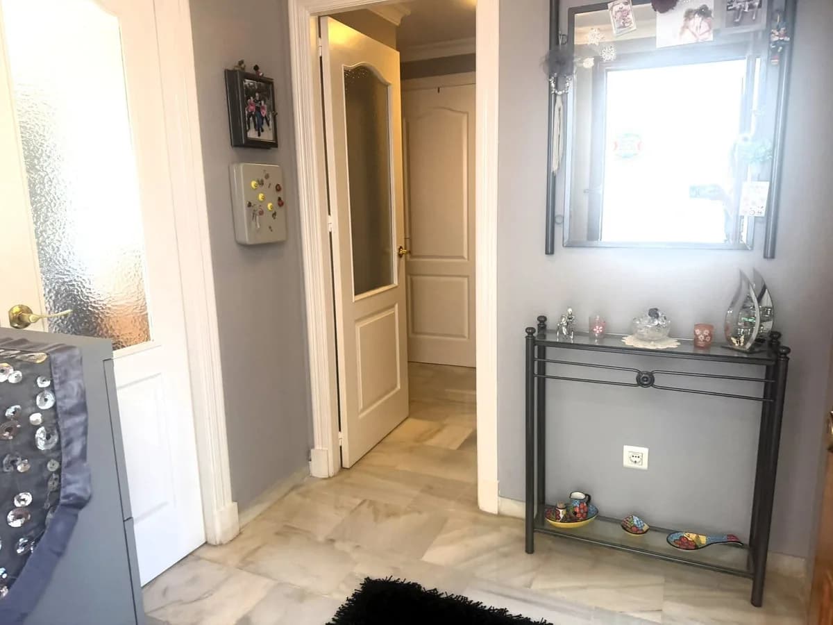 3 Bedroom Penthouse Duplex for Sale in El Paraiso, Málaga - Image 3