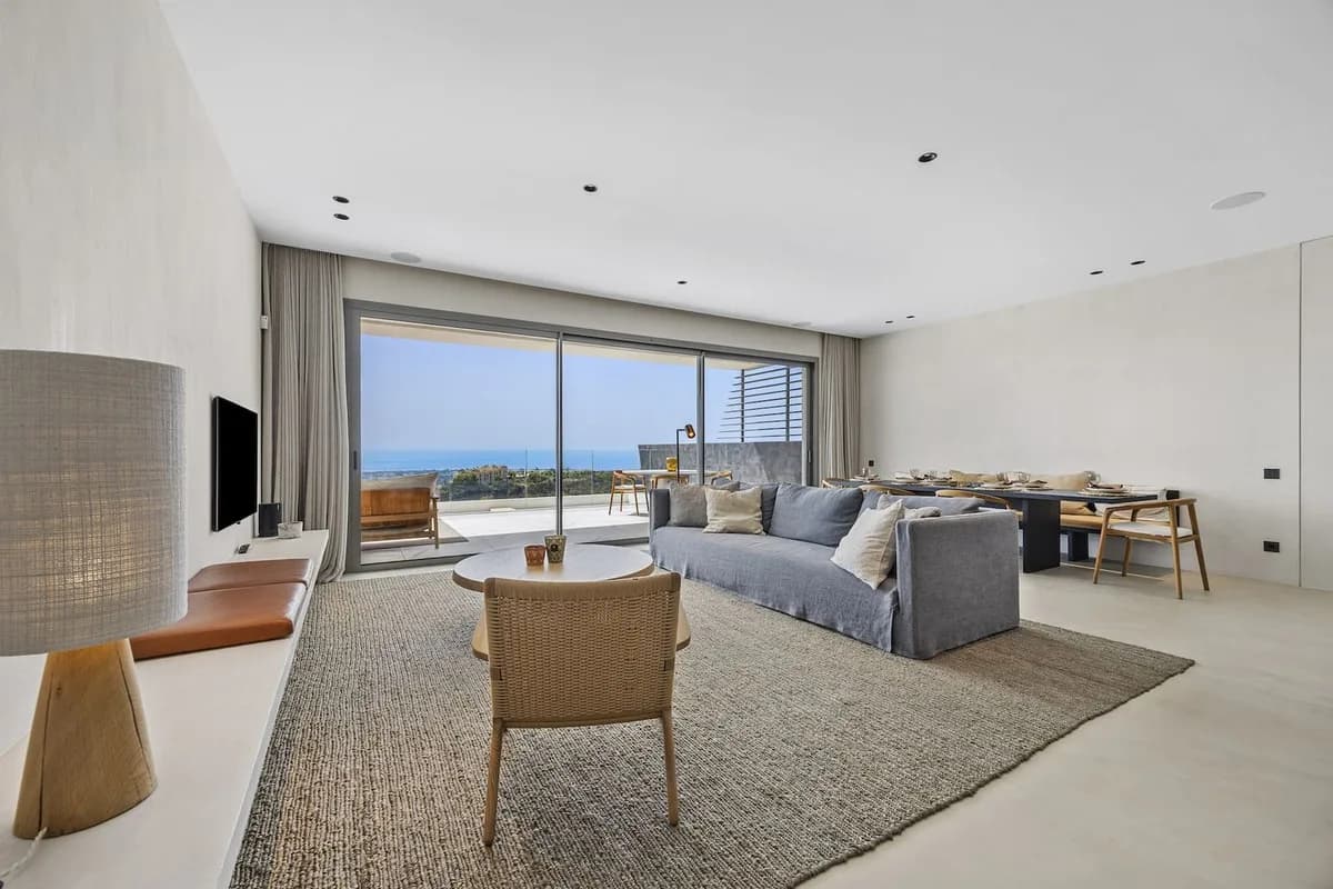 3 Bedroom Middle Floor Apartment for Sale in La Quinta, Málaga - Image 5