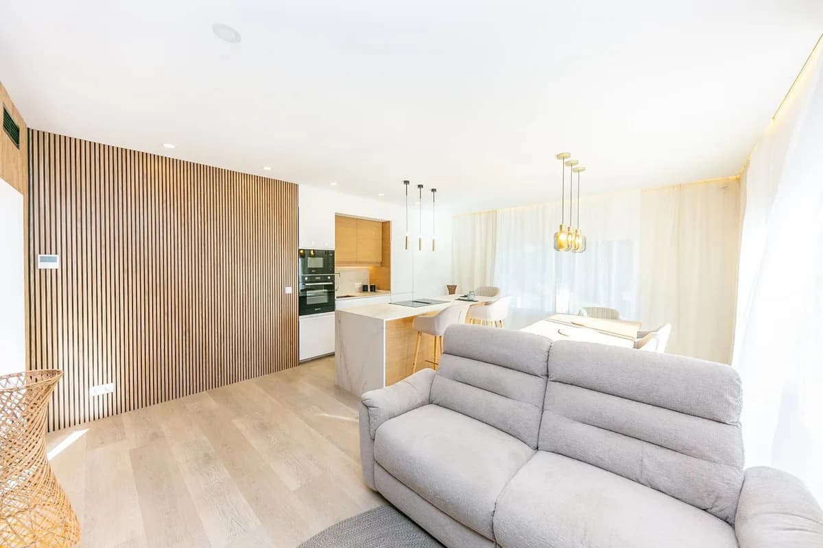 4 Bedroom Detached Villa for Sale in Fuengirola, Málaga - Image 4