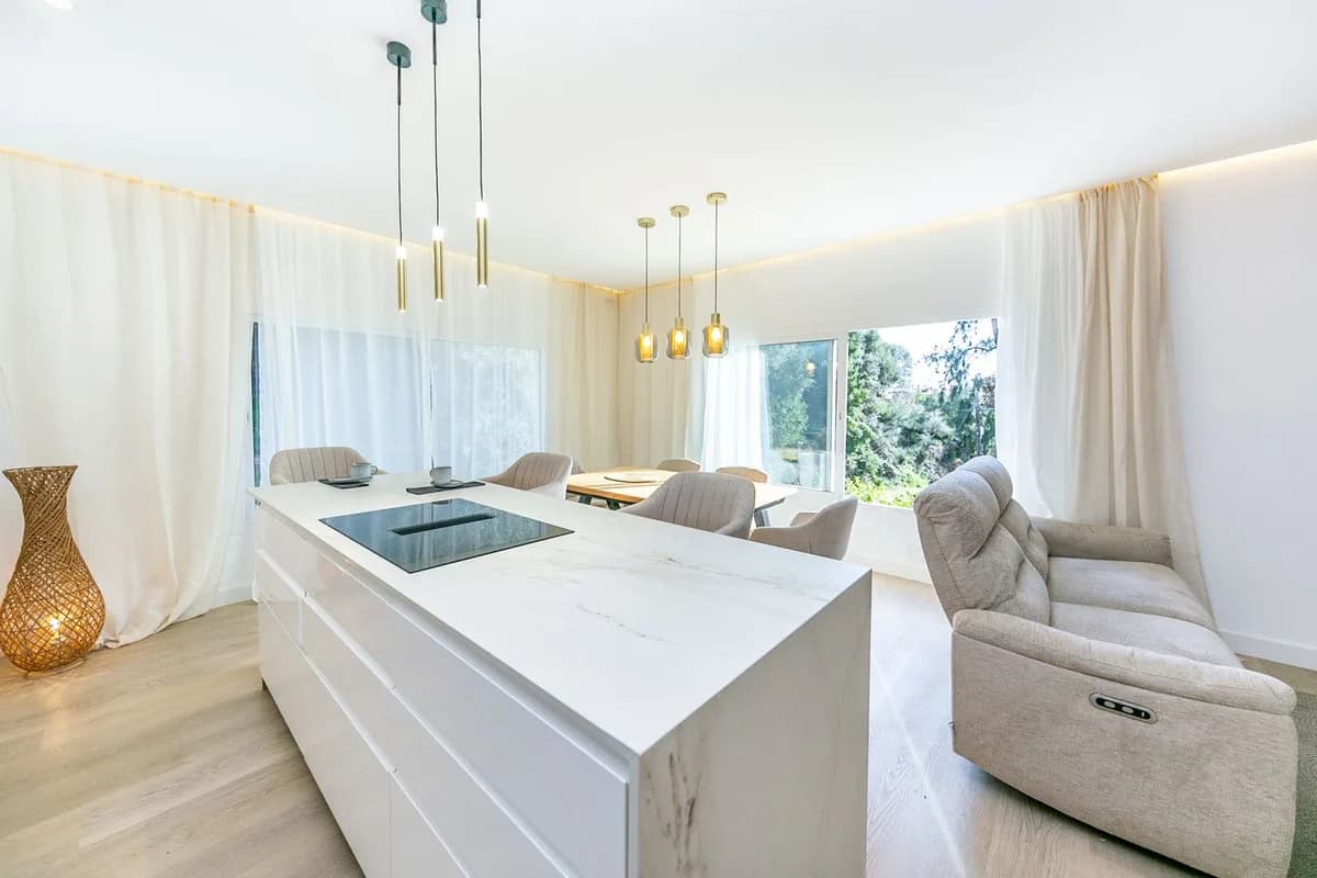 4 Bedroom Detached Villa for Sale in Fuengirola, Málaga - Image 9