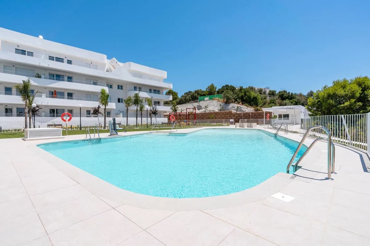 2 Bedroom Ground Floor Apartment for Sale in Los Pacos, Málaga - Image 2