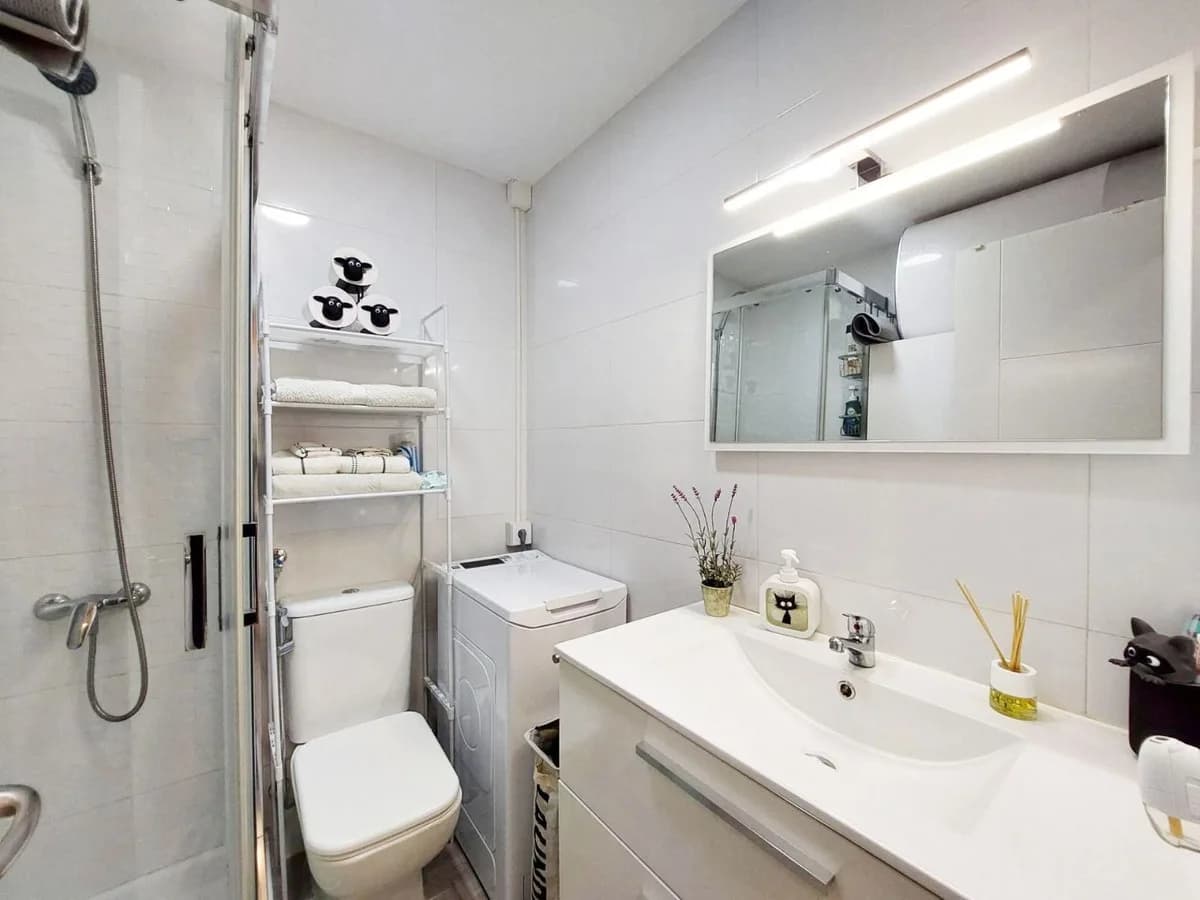 Middle Floor Studio for Sale in Benalmadena, Málaga - Image 4