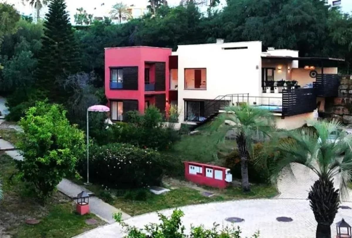 4 Bedroom Detached Villa for Sale in Estepona, Málaga