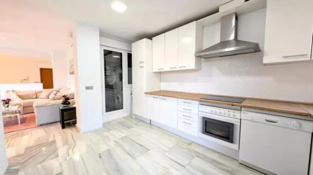 4 Bedroom Detached Villa for Sale in Estepona, Málaga - Image 4