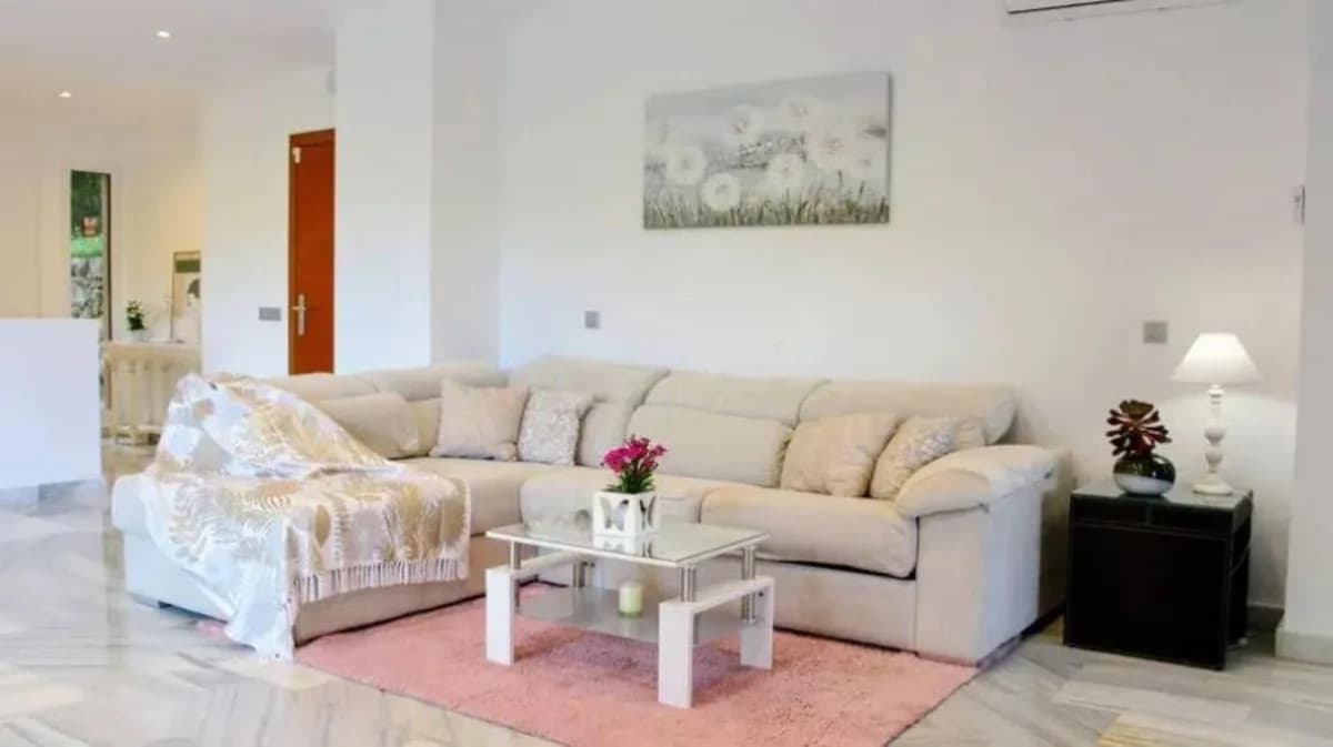 4 Bedroom Detached Villa for Sale in Estepona, Málaga - Image 6