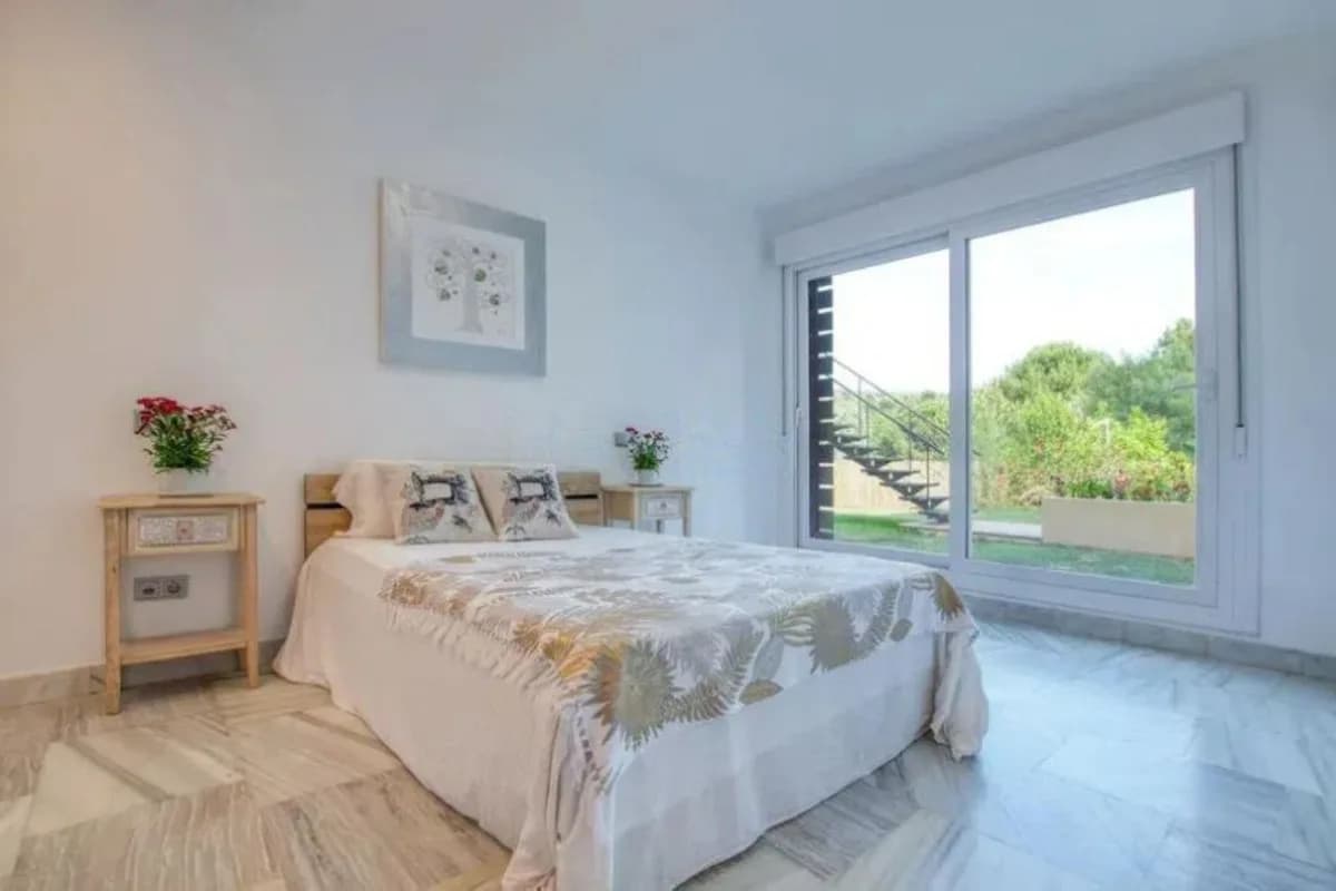 4 Bedroom Detached Villa for Sale in Estepona, Málaga - Image 9