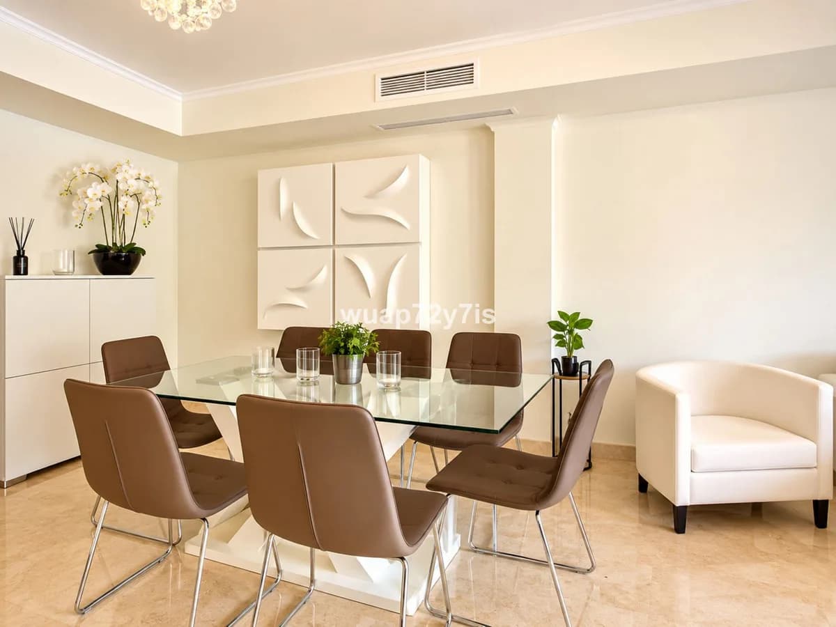 2 Bedroom Ground Floor Apartment for Sale in The Golden Mile, Málaga - Image 4