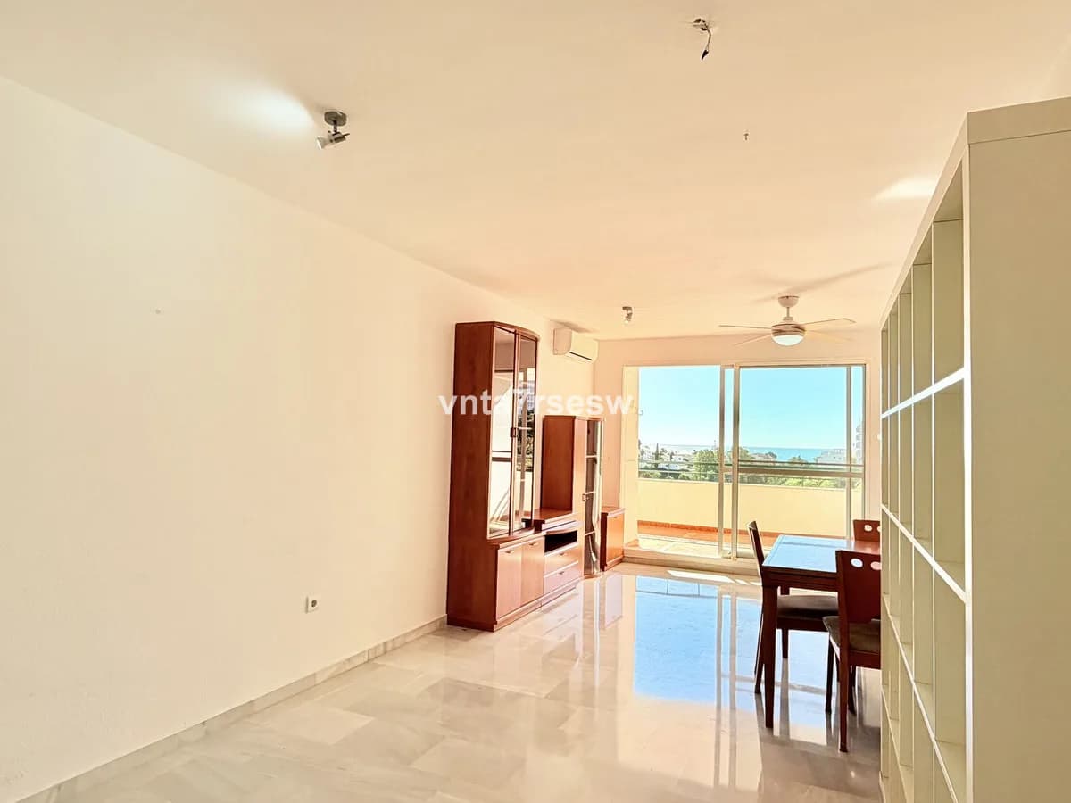 3 Bedroom Middle Floor Apartment for Sale in Riviera del Sol, Málaga - Image 4