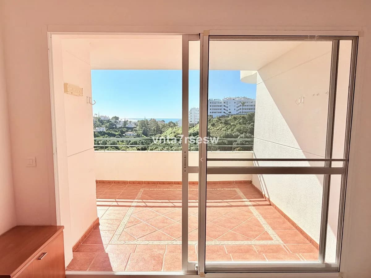 3 Bedroom Middle Floor Apartment for Sale in Riviera del Sol, Málaga - Image 7