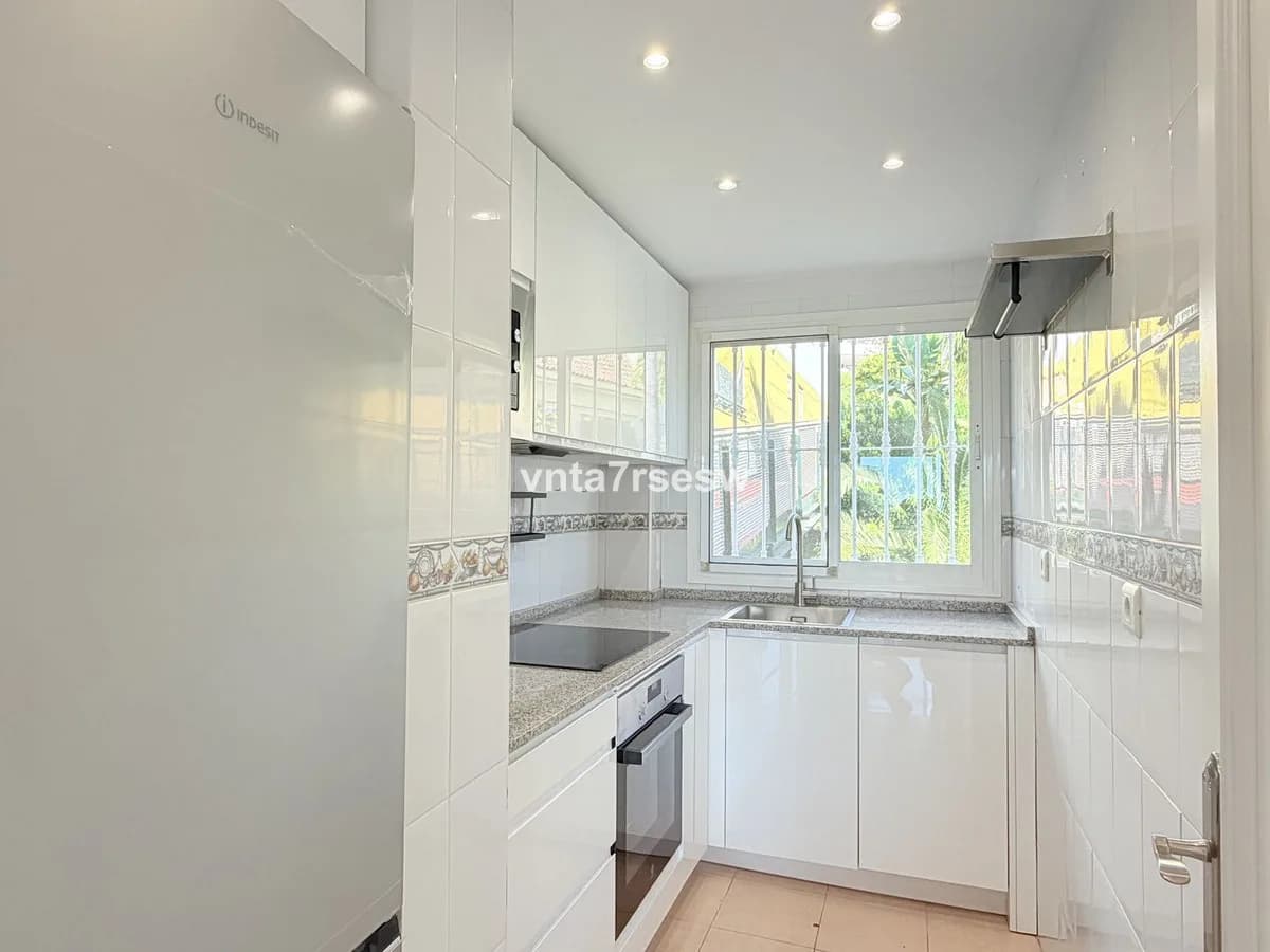 3 Bedroom Middle Floor Apartment for Sale in Riviera del Sol, Málaga - Image 8