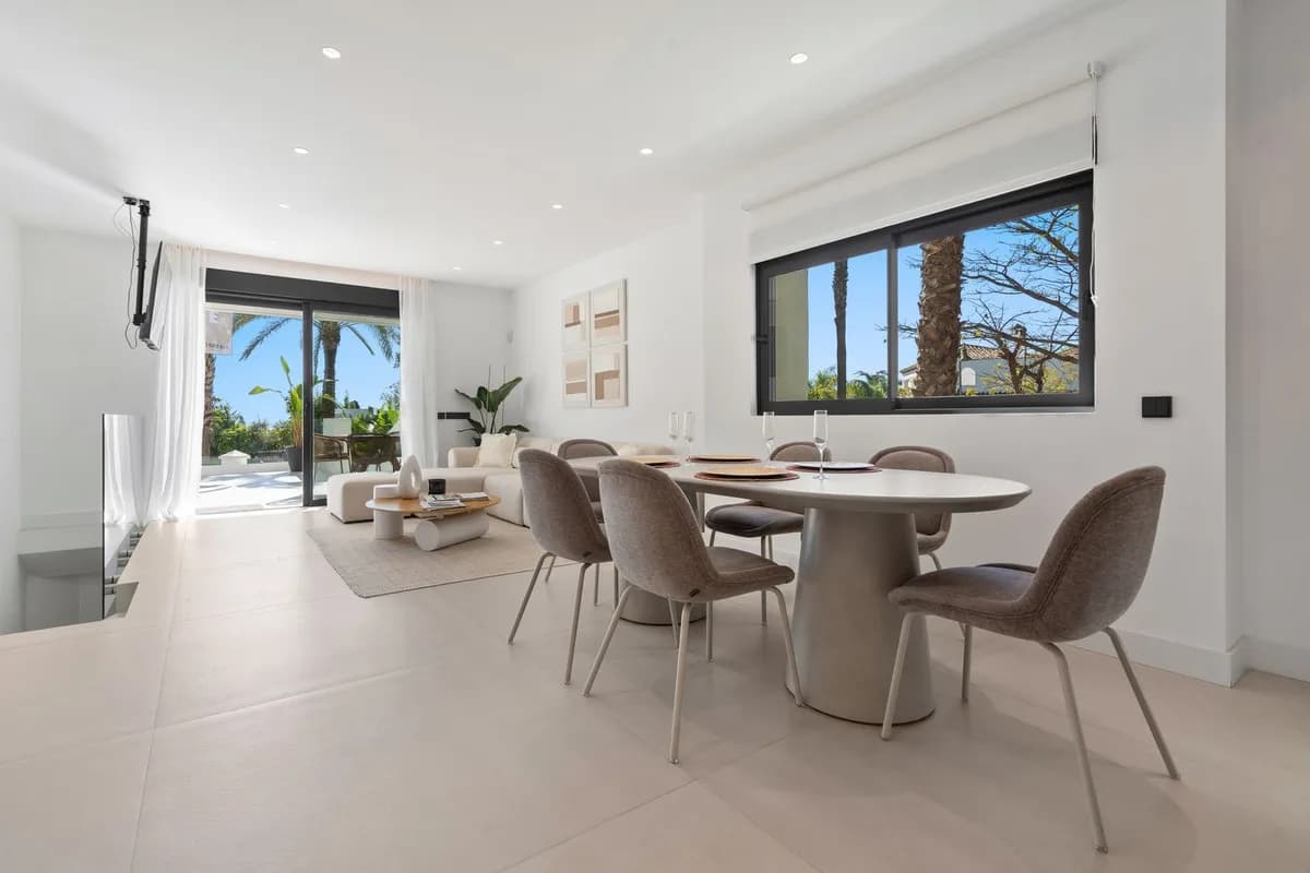3 Bedroom Duplex for Sale in El Paraiso, Málaga - Image 9