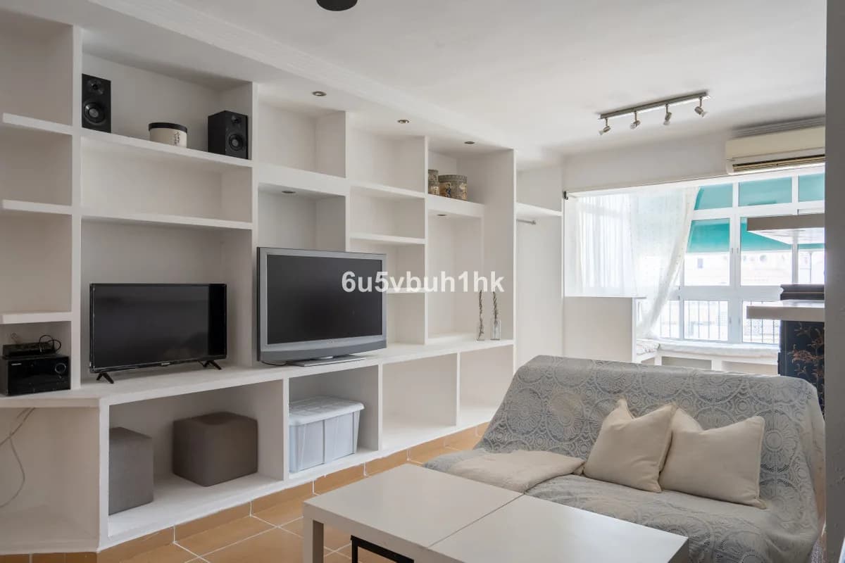 2 Bedroom Middle Floor Apartment for Sale in Fuengirola, Málaga - Image 8