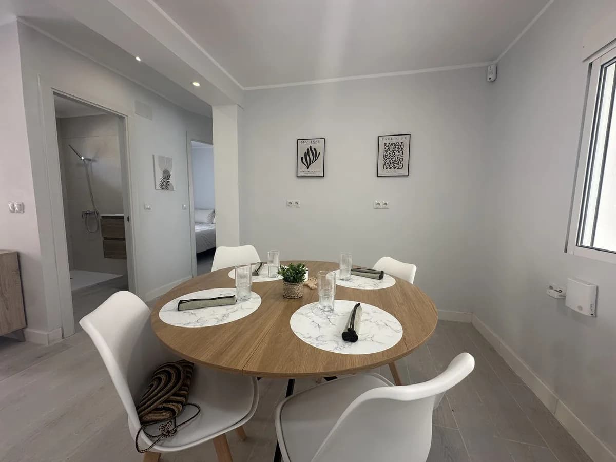 2 Bedroom Middle Floor Apartment for Sale in Fuengirola, Málaga - Image 4