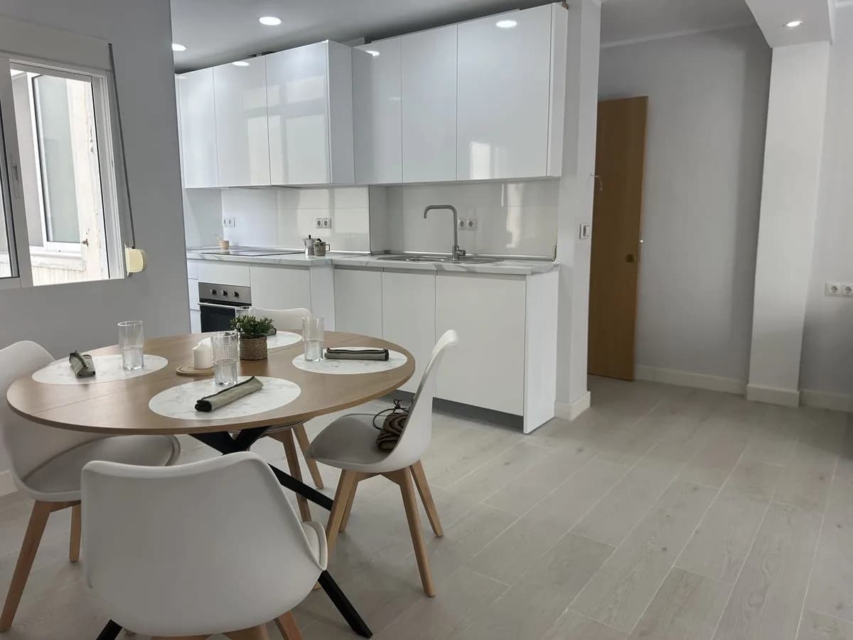 2 Bedroom Middle Floor Apartment for Sale in Fuengirola, Málaga - Image 6