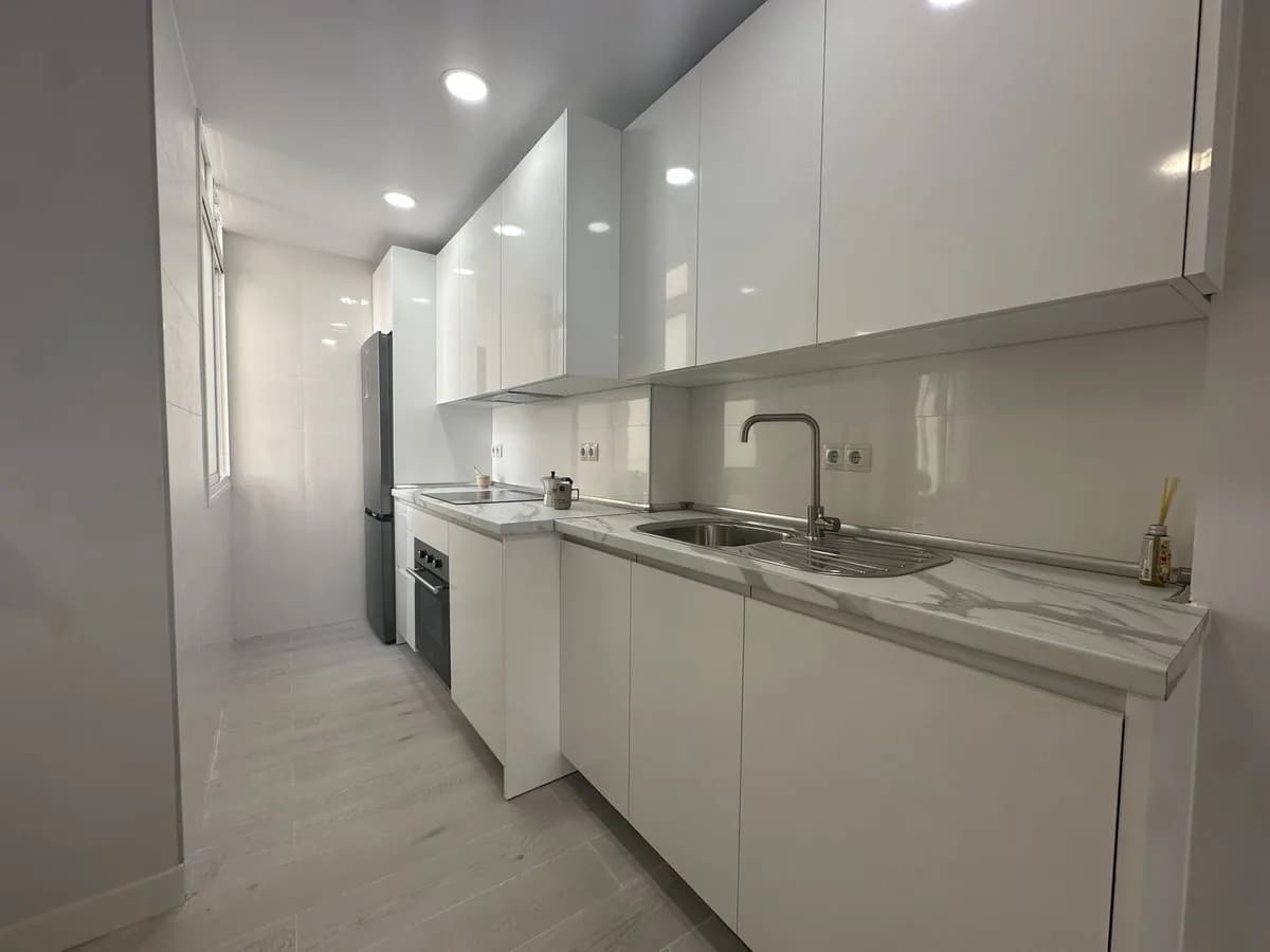 2 Bedroom Middle Floor Apartment for Sale in Fuengirola, Málaga - Image 8