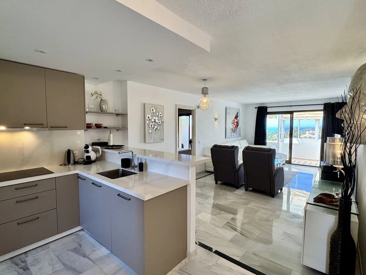 3 Bedroom Penthouse Duplex for Sale in Calahonda, Málaga - Image 5