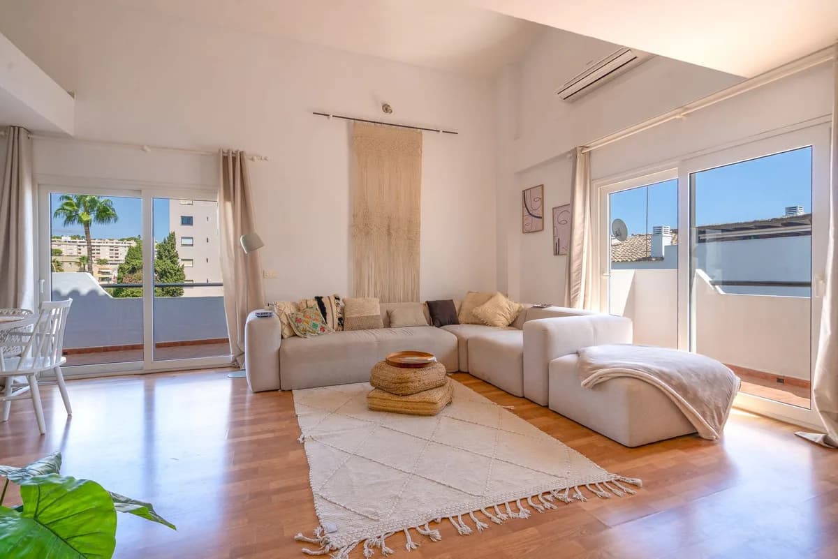 4 Bedroom Penthouse Duplex for Sale in La Carihuela, Málaga - Image 4